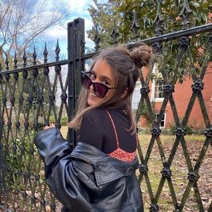 Meet your Posher, Laura